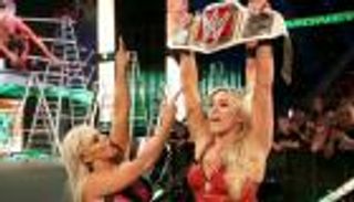 تشارلوت ودانا بروك تقهران نتاليا وبيكي لينش