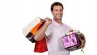 الرجال يتفوقون على النساء في التسوق وملاحقة الموضة