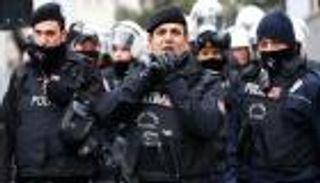 3 قتلى و30 مصابا بانفجار سيارة بمركز شرطة في تركيا