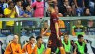 بالفيديو.. فيرمايلين يفتتح مشواره مع روما ببطاقة حمراء