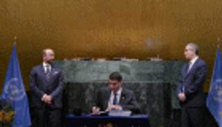 الإمارات توقع على اتفاقية باريس للمناخ