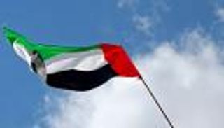 سفارة الإمارات تشرف على توزيع مكرمة