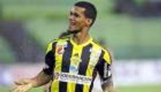 الاتحاد يُحفز ريفاس بسيارة مقابل هز شباك الأهلي