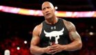 ذا روك يثير غضب WWE بعد خروجه عن النص فى عرض رو