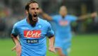 نابولي يشترط 100 مليون يورو للتخلي عن هيجواين