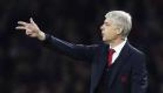 فينجر يعلن ضم لوكاس بيريز ومصطفي