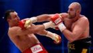 فيوري بطل العالم للملاكمة يفكر في الاعتزال