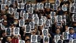 جماهير نابولي تساند كوليبالي ضد عنصرية لاتسيو