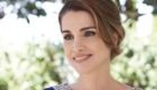 سر سعادة الملكة رانيا في صورة عمرها 17 عامًا.. شاهدها