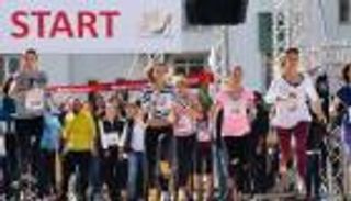 صور.. تركيا تستضيف مسابقة نسائية للركض بأحذية الكعب العالي