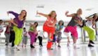 بالفيديو..طبيبة مصرية تعالج الاكتئاب بـ"الزومبا"