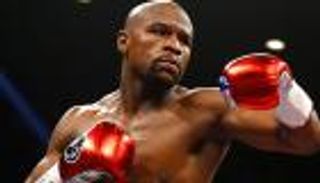 الملاكم مايويذر يساوي أكثر من ميسي ورونالدو وابرا مجتمعين