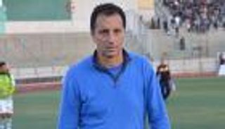 شبيبة القبائل الجزائري يقيل مدربه لسوء النتائج