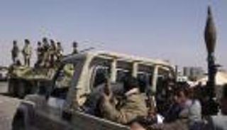 بالأسماء.. انشقاق 60 حوثيًّا بعد خلافات حادة