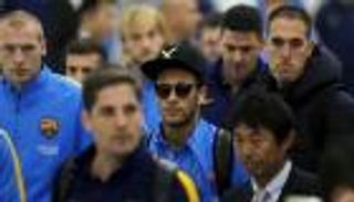 ميسي ونيمار يخطفان الأضواء في اليابان