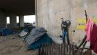 بانكسي يتضامن مع السوريين برسمة لمخترع جهاز "أبل"