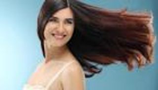 عاشق لميس يكشف سر شعرها القصير في مهرجان دبي