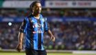 رونالدينيو في ورطة بسبب مباراة بالكويت