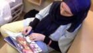 "آية" من غزة.. انتصرت على السرطان بالفن التشكيلي