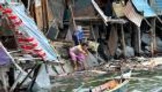  مصرع 45 في إعصارين بالفلبين.. وفقدان 76 إثر غرق عبارة بإندونيسيا