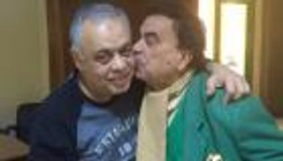 نقيب الممثلين ينهي معاناة فنان مصري لم يعد يملك أجرة المواصلات 