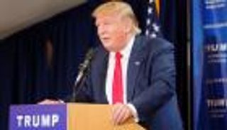 محتجون يقاطعون ترامب أثناء خطاب جماهيري: أنت لا تمثلنا