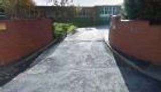 رأسا خنزيرين قرب مدرسة للمسلمين في بريطانيا