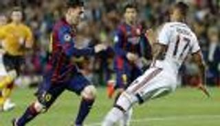 فيديو: ميسي ينال جائزة أفضل هدف في أوروبا 2015