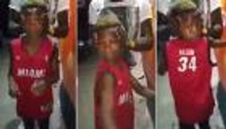 فيديو مثير.. طفل يدير جسده 180 درجة 