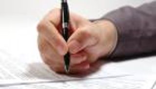 برشلونة يضم لاعبًا جديدًا ويفسخ عقده بعد ساعتين !