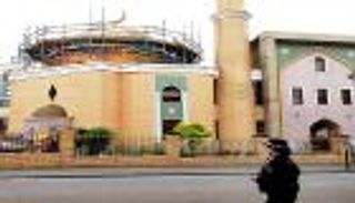 171% زيادة في جرائم الكراهية ضد المسلمين ببريطانيا بعد هجمات باريس