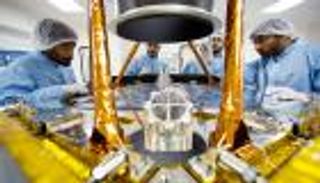 "مركز محمد بن راشد للفضاء" ينجز التصميم النهائي للهيكل التجريبي لـ "خليفة سات"