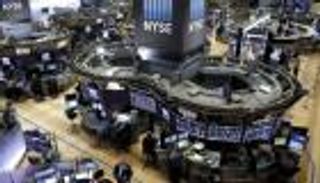 الأسهم الأمريكية تتحرك في نطاق ضيق بعد جلسة متقلبة