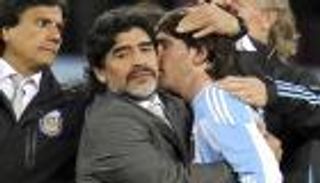 مارادونا يبقى الأفضل رغم خماسية ميسي الذهبية