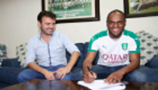 الأهلي السعودي يضم البرازيلي كارلوس