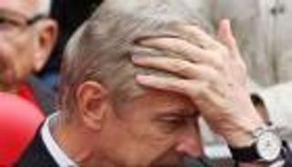 رأس فينجر تبعد أرسنال عن حلم التتويج بالدوري