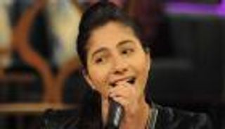 ياسمينا شبيهة "أم كلثوم" تعتذر عن فستانها "الجريء"