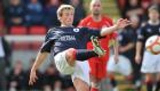 وفيات الملاعب تتواصل برحيل اسكتلندي وبرازيلي  