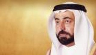 سلطان يتسلم رسميًّا راية تتويج الشارقة بلقب