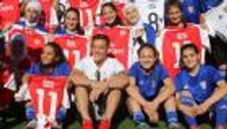 بالفيديو.. أوزيل يشارك في مران منتخب آنسات الأردن