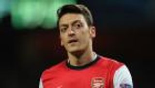 نادي أوزيل القديم يطالبه بالتنقل بين الأندية من أجل المال