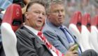 صدام هولندي في قمة تشيلسي ويونايتد