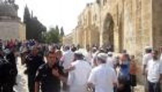 إسرائيل تواصل العدوان.. اقتحام للأقصى ومصادرات واعتقالات بالضفة