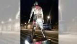 ميسي يتسبَّب في تشويه تمثال رونالدو