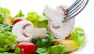 الحمية الغذائية تساعد في تحسين الحالة المزاجية.. كيف؟