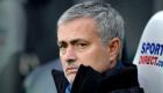 إقالة جوزيه مورينيو من تدريب تشيلسي الإنجليزي