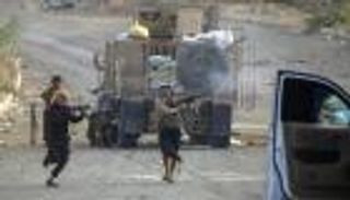 نقص "أموال الأجور" يفجر مواجهات بين الحوثيين وقوات صالح