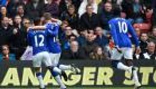 إيفرتون يُعاني دفاعياً أمام ليفربول