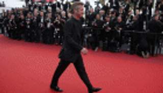 شون بن يدافع عن