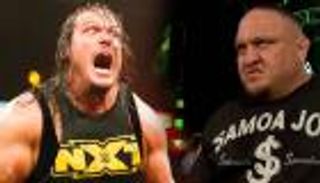 بالفيديو.. راينو يقاطع ساموا جو خلال إلقائه كلمة للجمهور